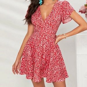 Petal Sleeve Surplice Neck Daisy Floral Dress